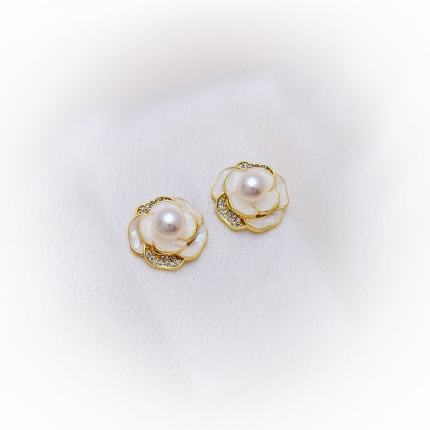 Natural Pearl Earrings E013 (White)