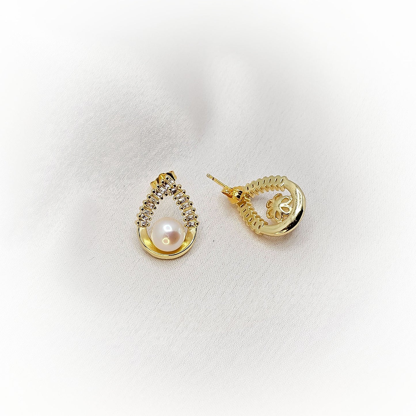 Natural Pearl Earrings E041 (White)