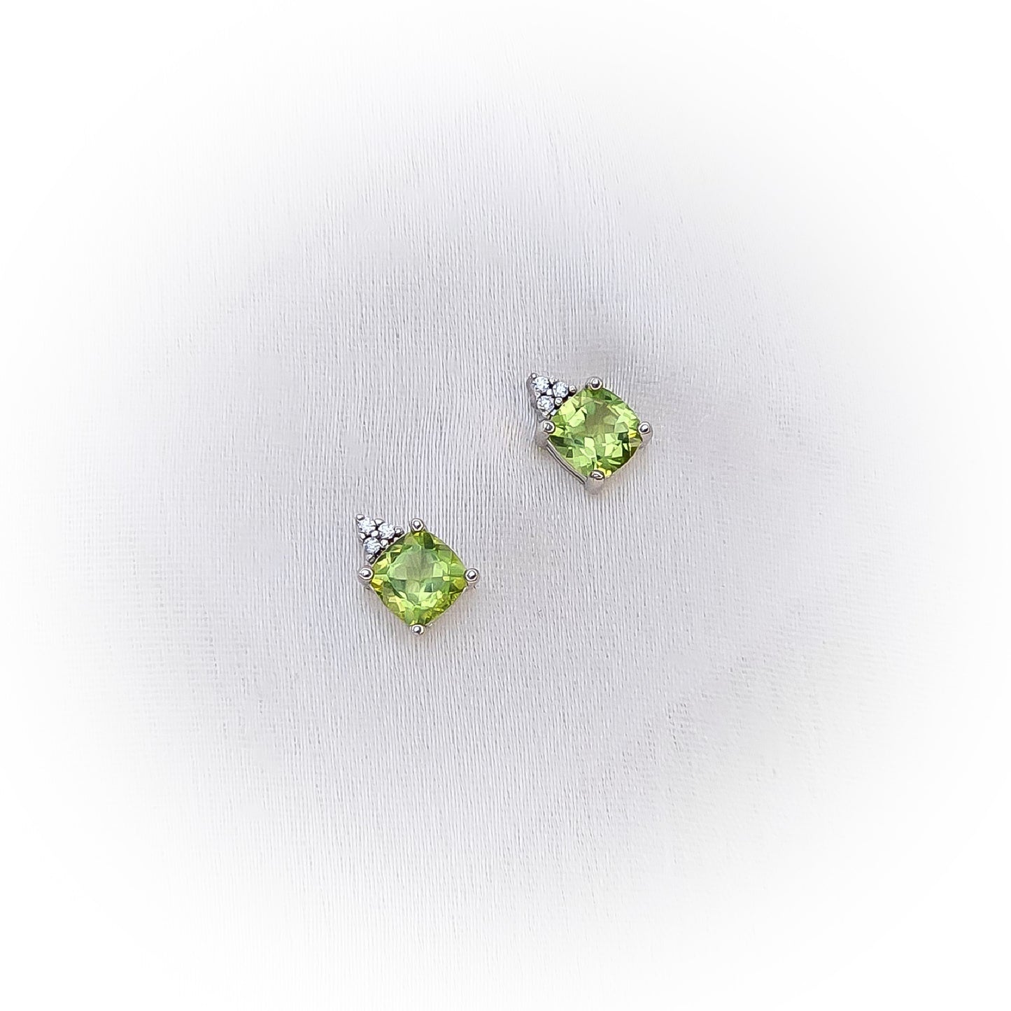 Silver Earrings E083 (Natural Peridot)