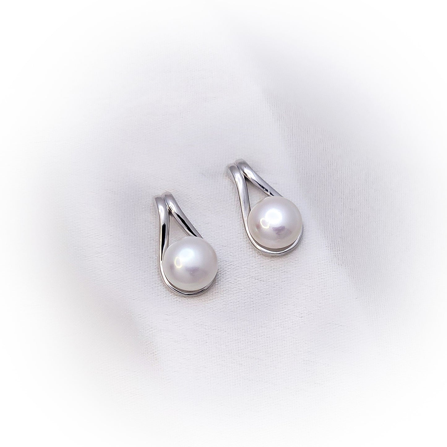 Natural Pearl Earrings E109-W (White)