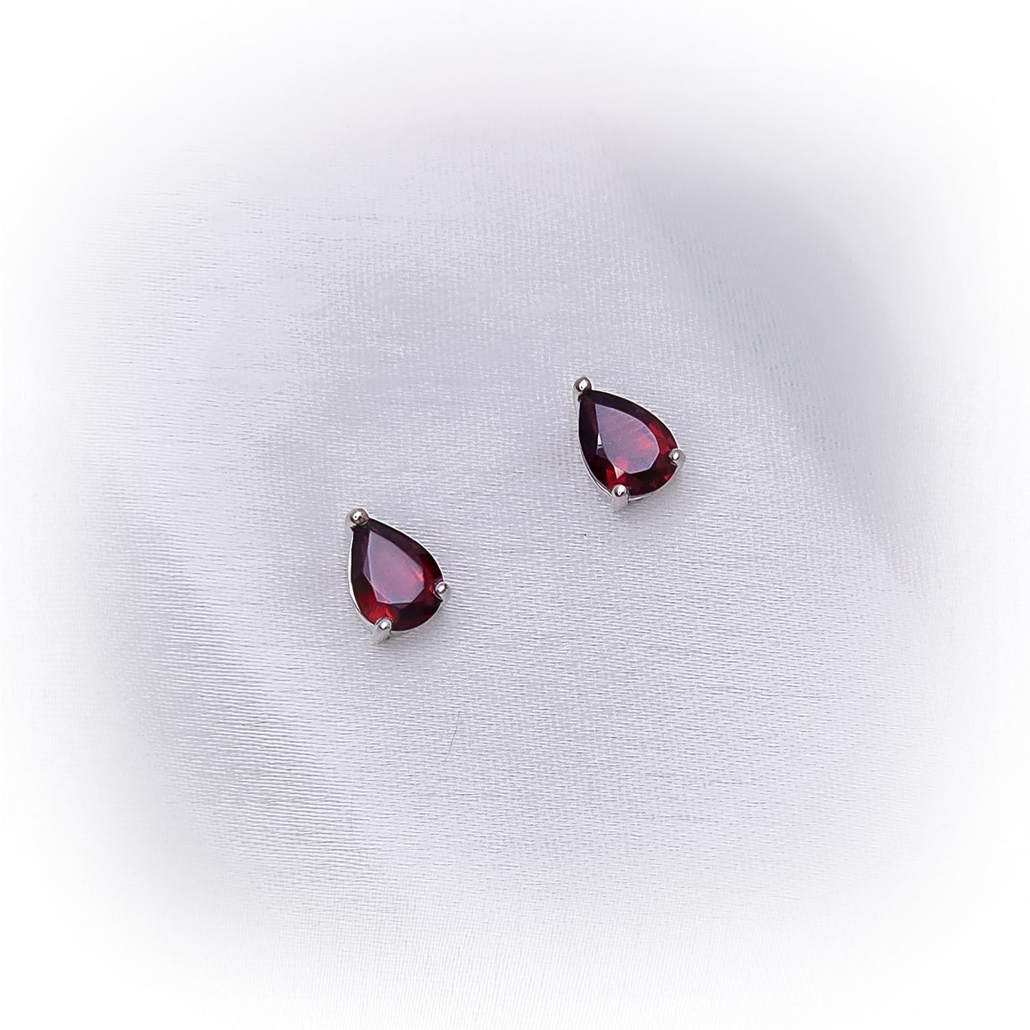 Silver Earrings E113 (Natural Garnet)