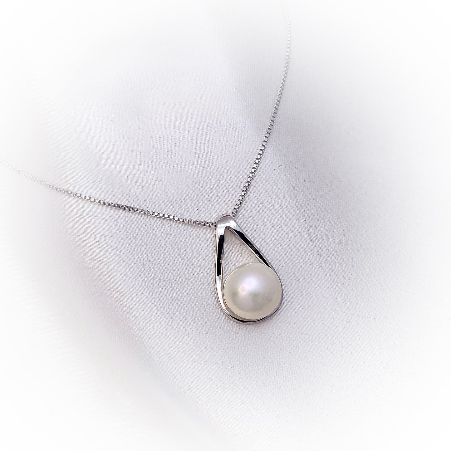 Natural Pearl Necklace N161-W (White)