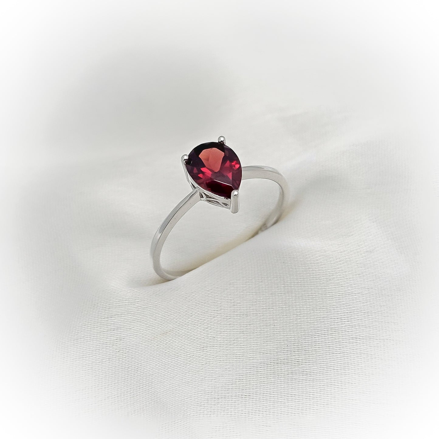 Silver Ring R103 (Natural Garnet)