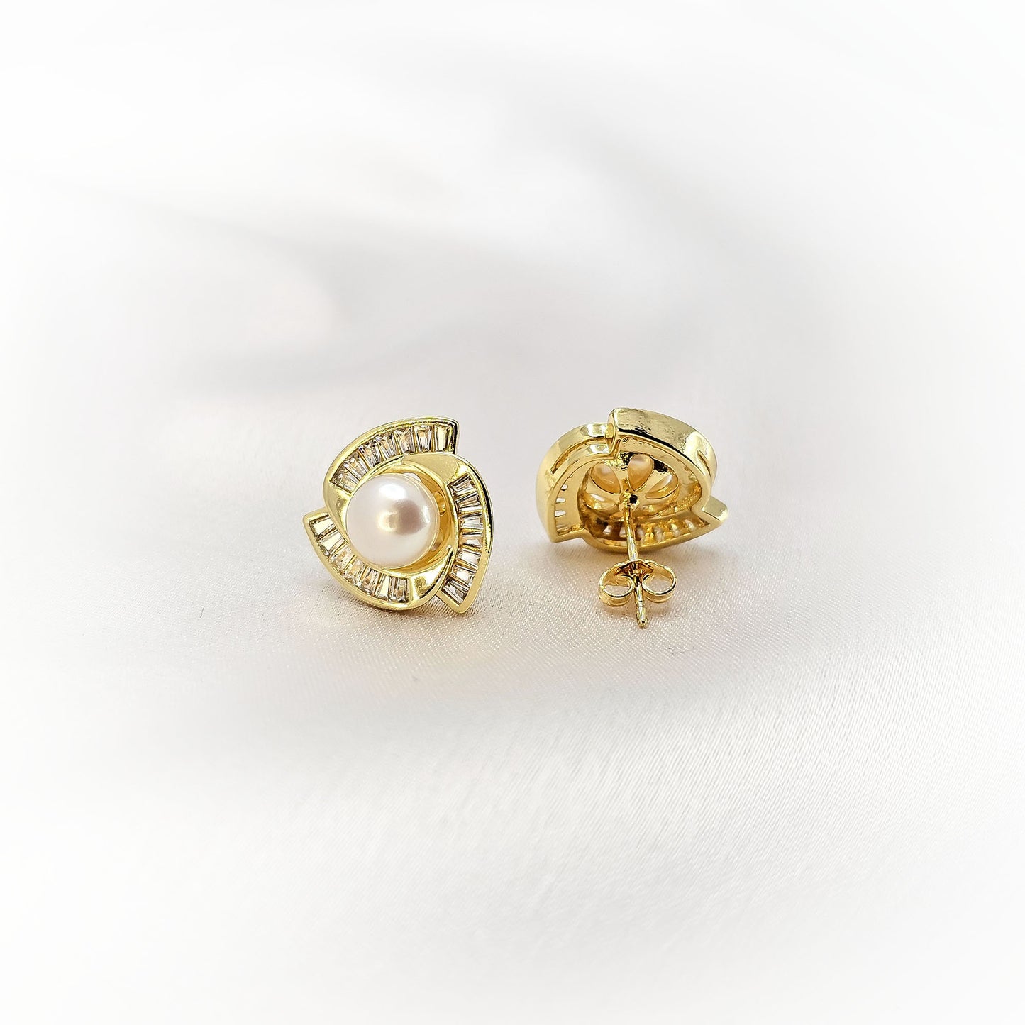 Natural Pearl Earrings E040 (White)