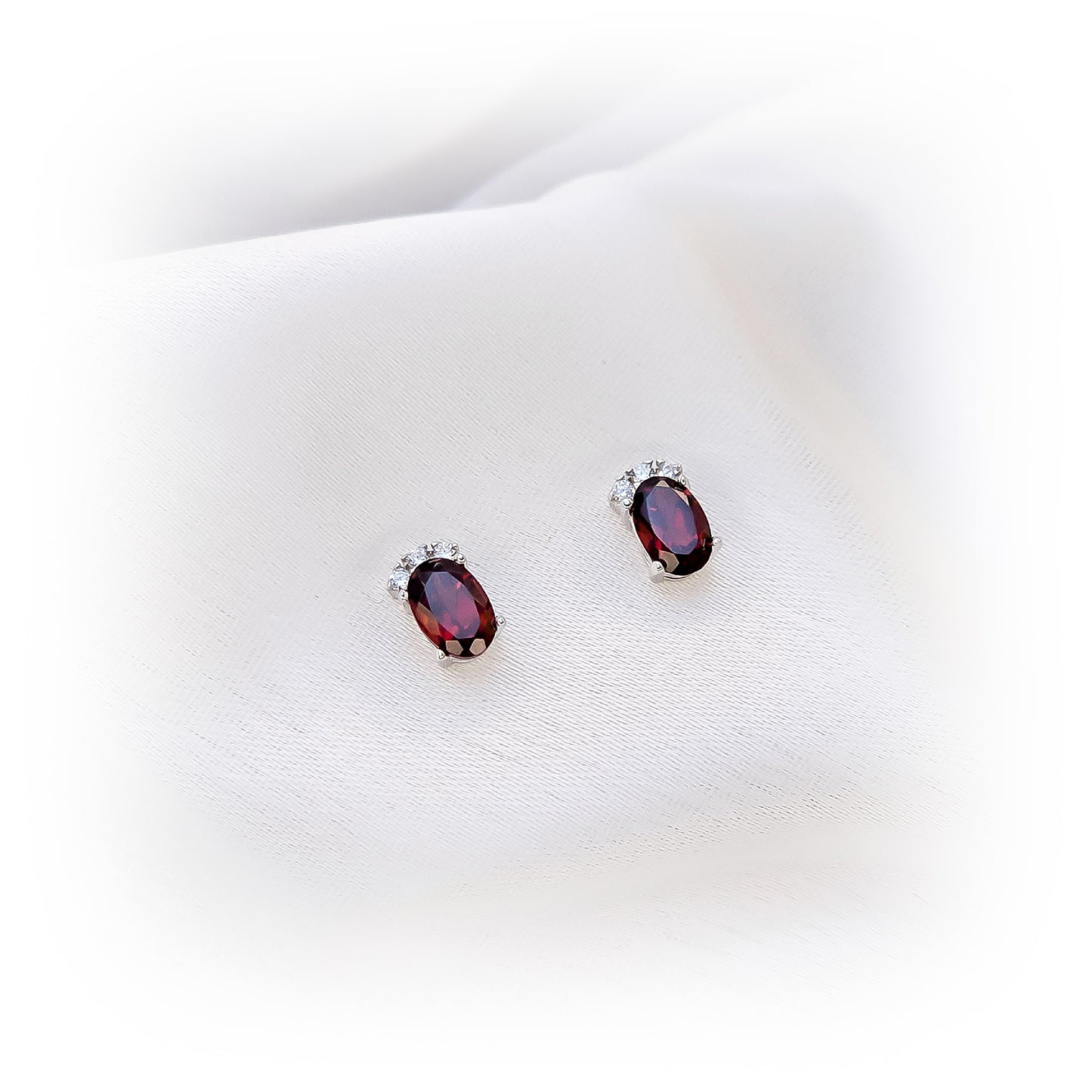 Silver Earrings E076 (Natural Garnet)