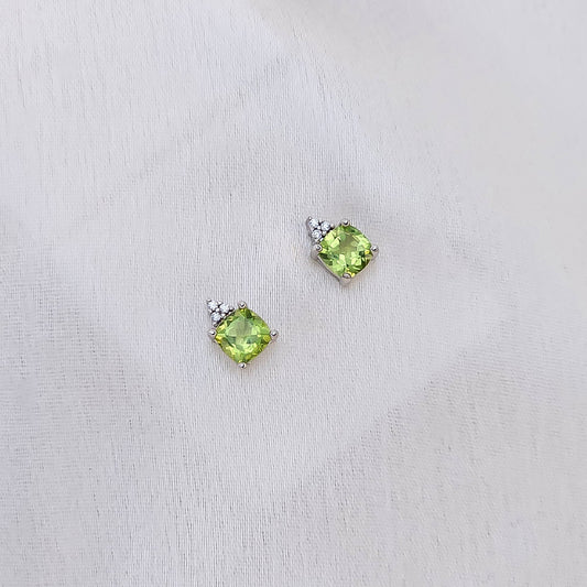 Silver Earrings E083 (Natural Peridot)