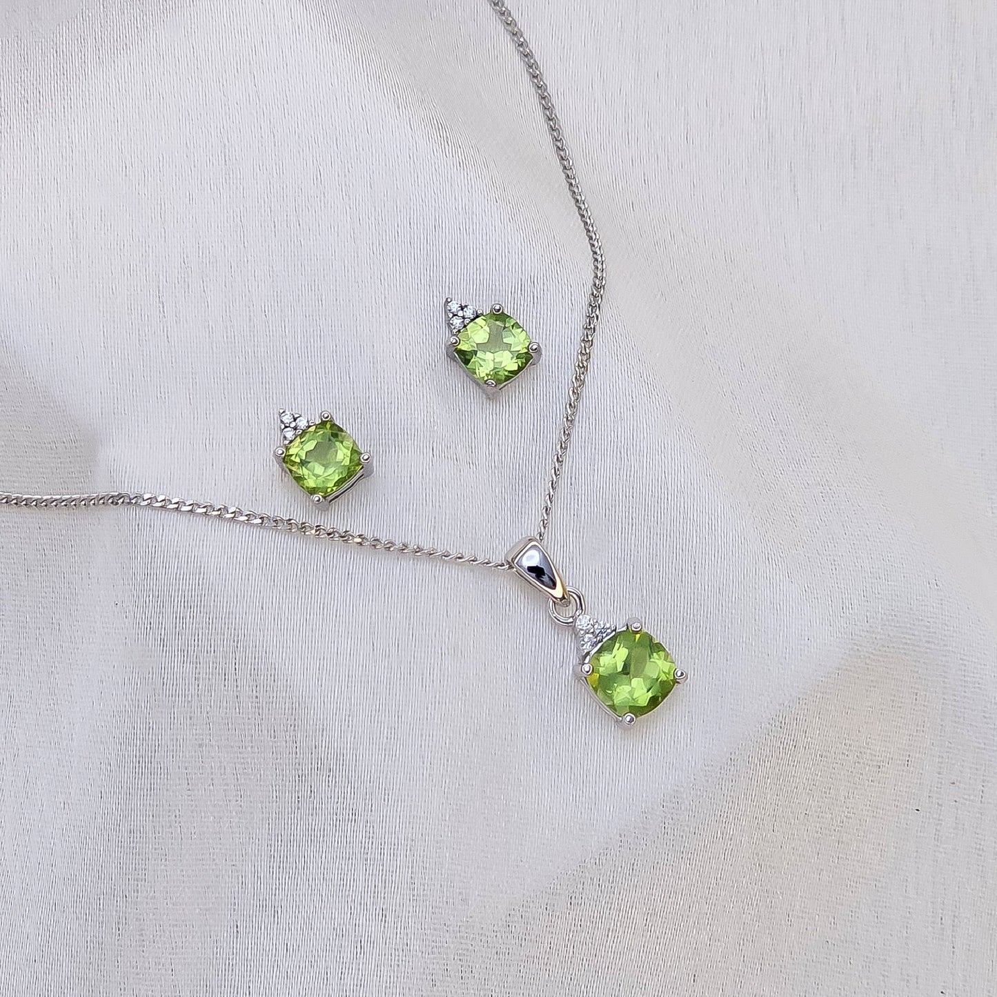 Fine Silver Set N135 & E083 (Natural Peridot)