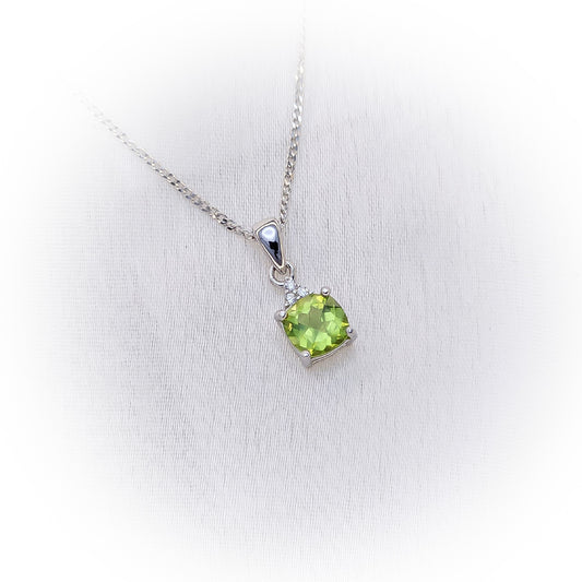 Silver Necklace N135 (Natural Peridot)