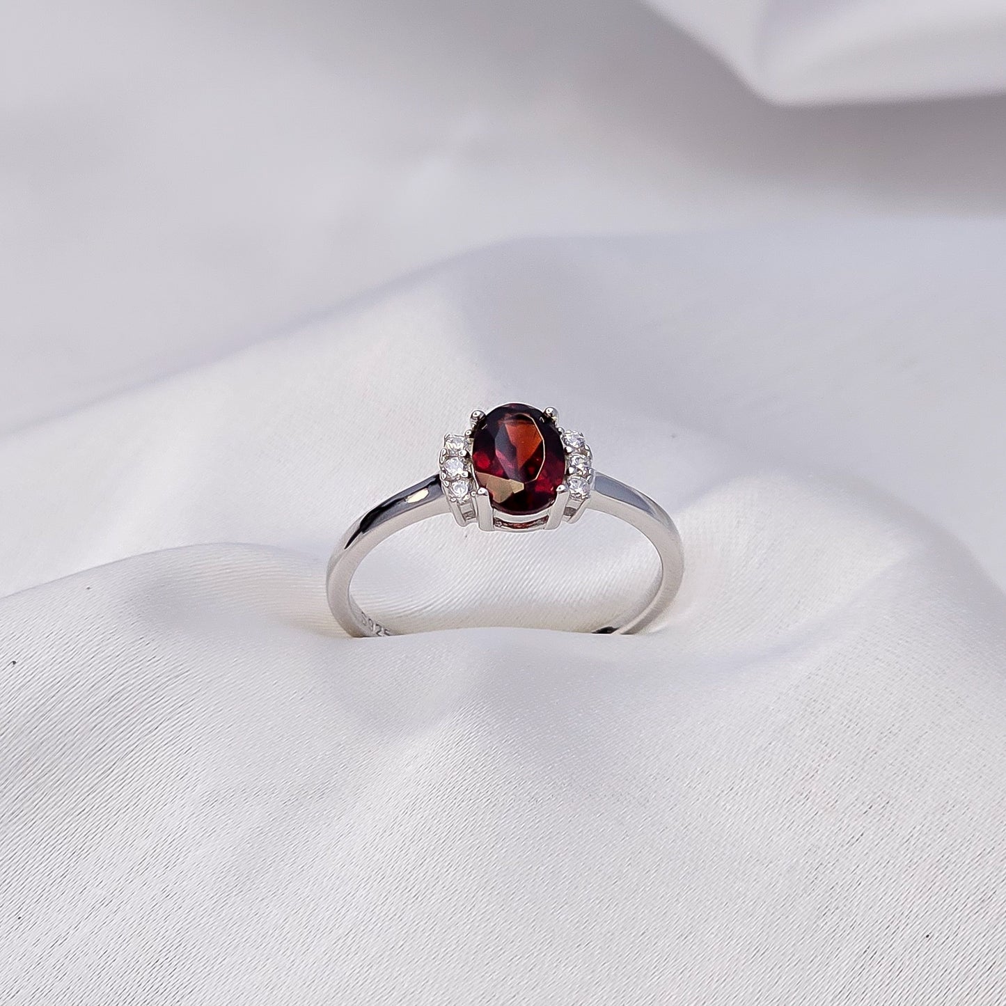 Silver Ring R058 (Natural Garnet)