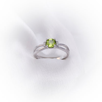 Silver Ring R061 (Natural Peridot)