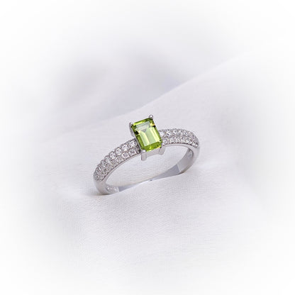 Silver Ring R089 (Natural Peridot)