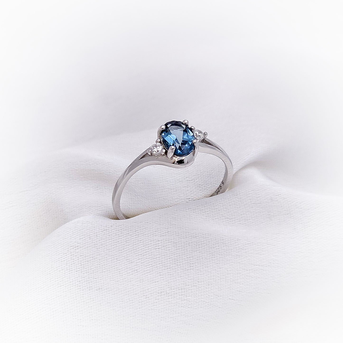 Silver Ring R096 (Natural Topaz)