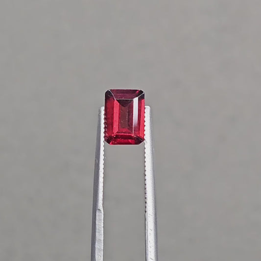 Natural Garnet (G1006)